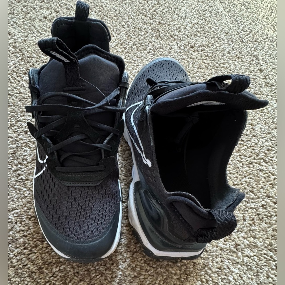 Nike Kids Black and Gray Sneakers